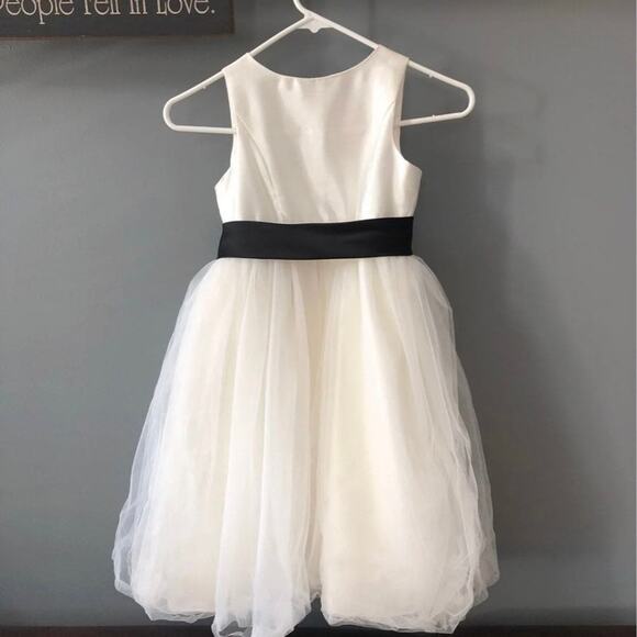 David's bridal tulle Flower Girl Dress detachable satin large bow sash size 7 - Picture 3 of 11